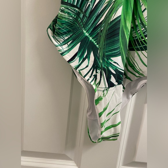 Tinibikini One Piece Swimsuit Size M White w/ Tropical Palm Leaves Pattern - Picture 3 of 6